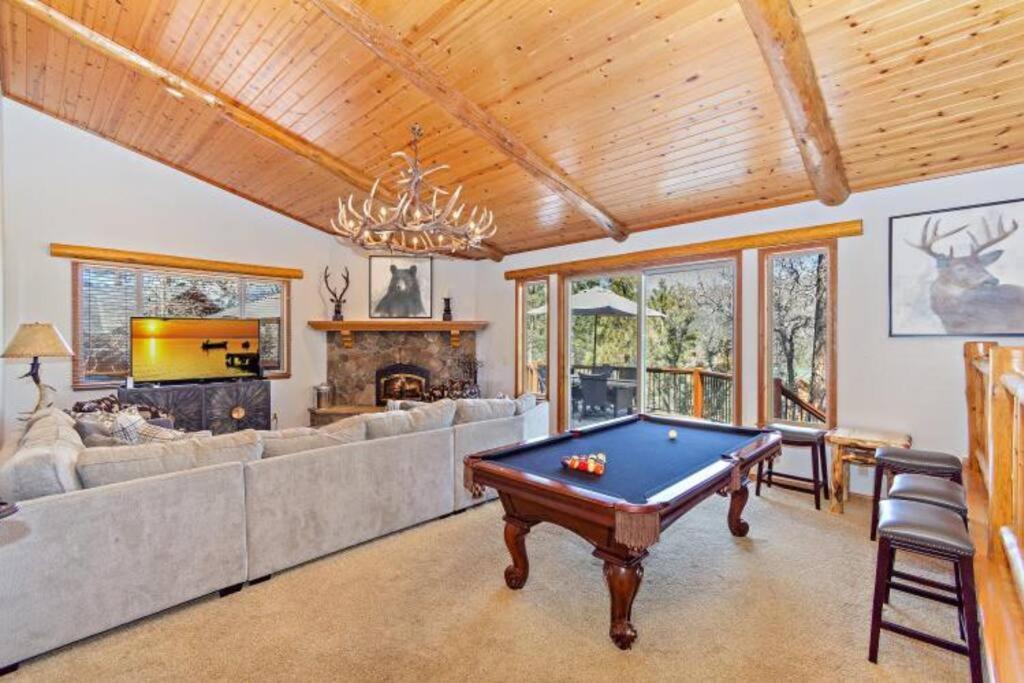 Custom Single Story Cabin With Jacuzzi Pool Table & Big Game Room With Arcade Games Big Bear Lake Buitenkant foto