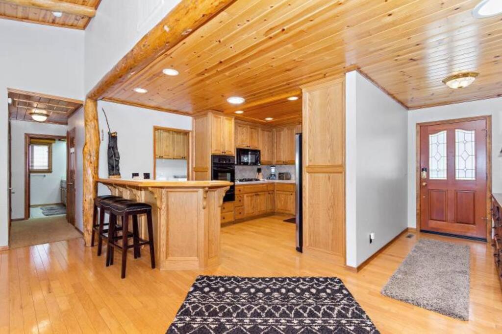 Custom Single Story Cabin With Jacuzzi Pool Table & Big Game Room With Arcade Games Big Bear Lake Buitenkant foto