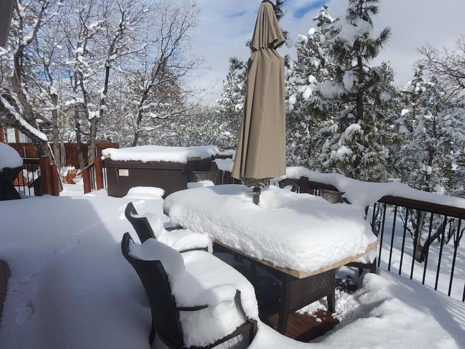 Custom Single Story Cabin With Jacuzzi Pool Table & Big Game Room With Arcade Games Big Bear Lake Buitenkant foto