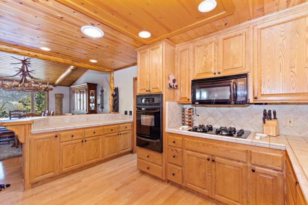 Custom Single Story Cabin With Jacuzzi Pool Table & Big Game Room With Arcade Games Big Bear Lake Buitenkant foto