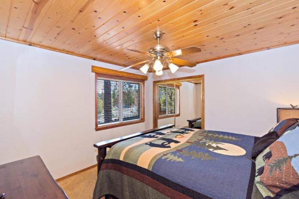 Custom Single Story Cabin With Jacuzzi Pool Table & Big Game Room With Arcade Games Big Bear Lake Buitenkant foto